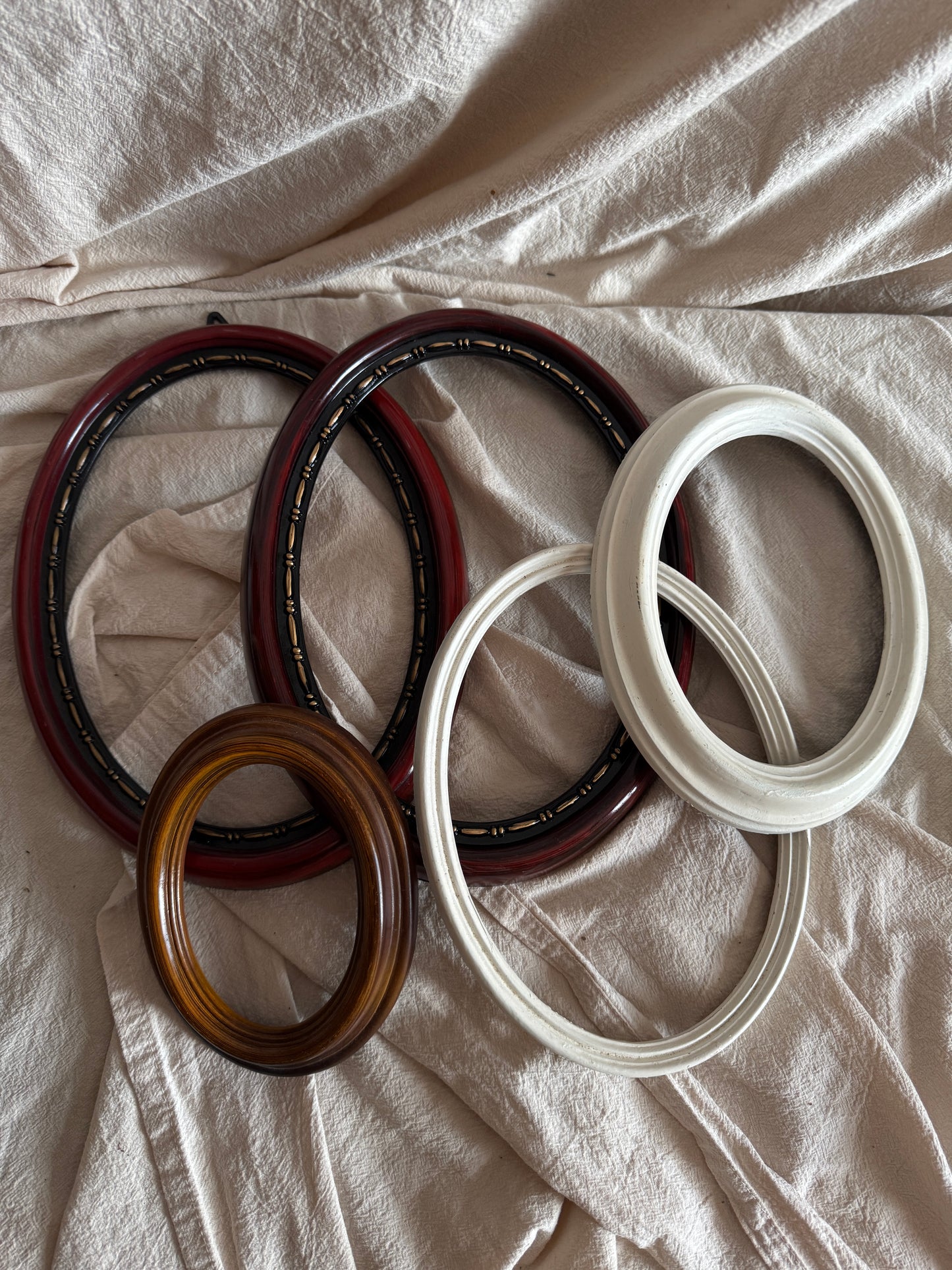 Vintage 1970s Resin Oval Frames Set (5 Pieces) – Mixed Sizes, Burgundy & White