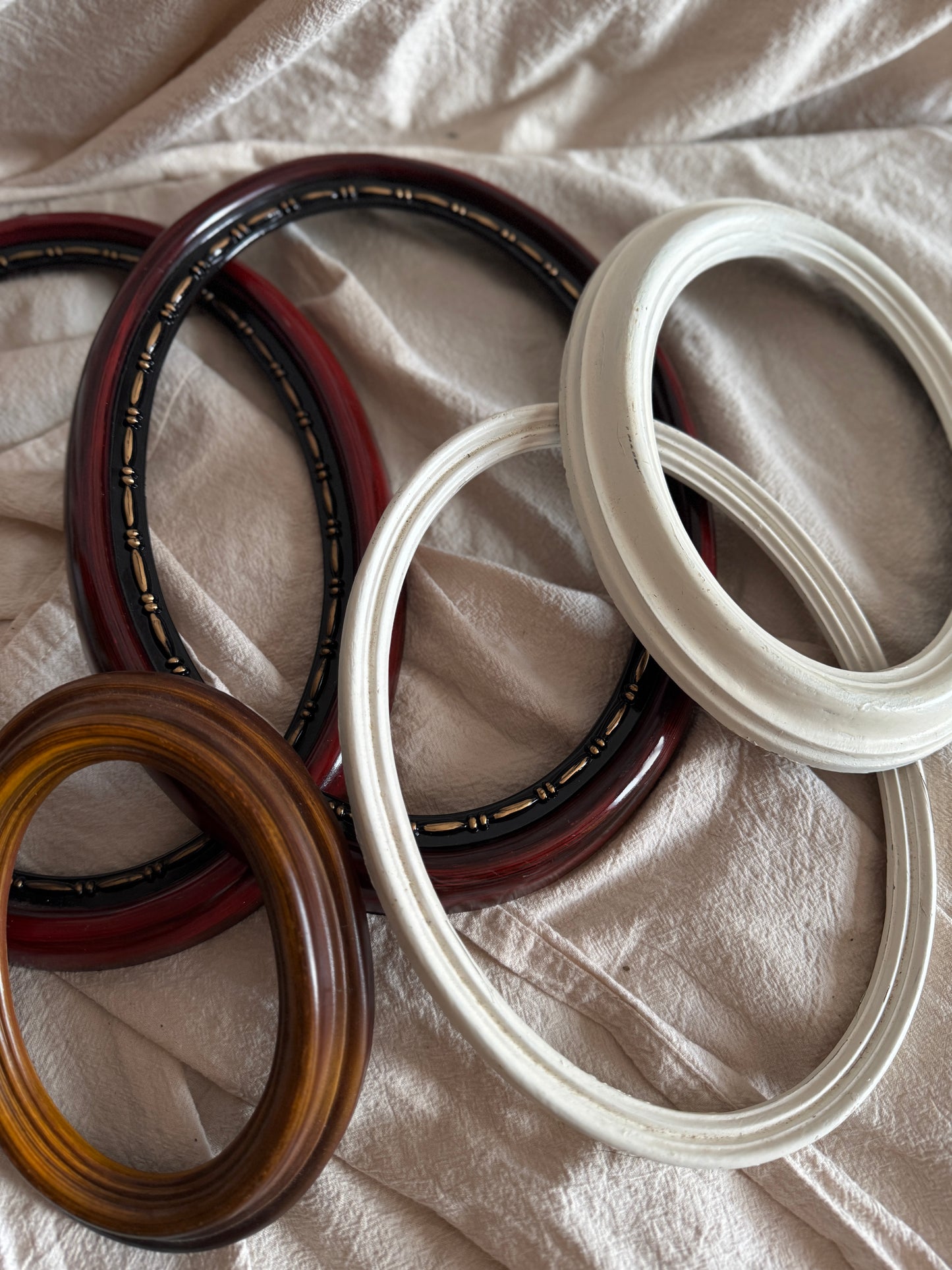 Vintage 1970s Resin Oval Frames Set (5 Pieces) – Mixed Sizes, Burgundy & White