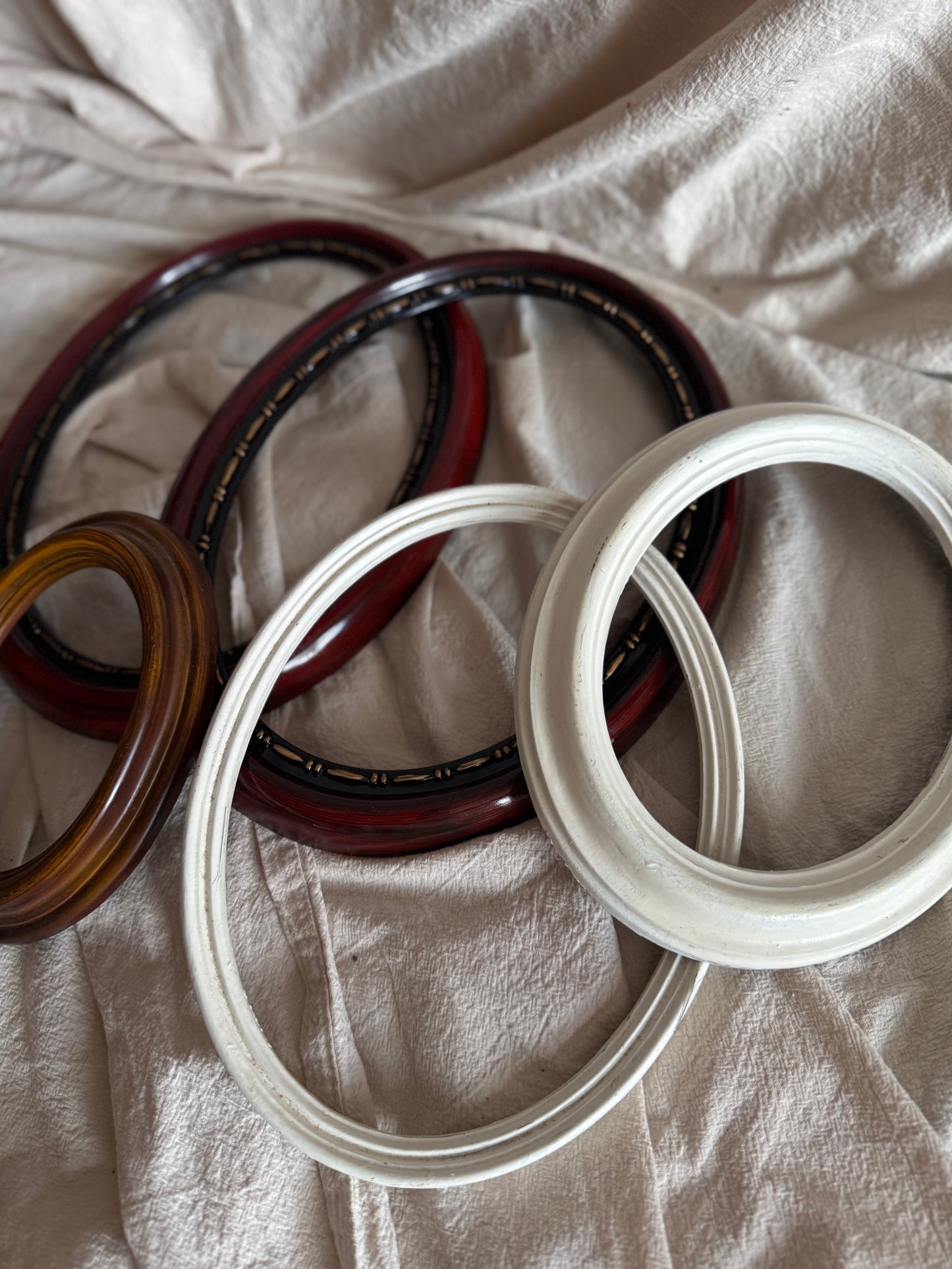 Vintage 1970s Resin Oval Frames Set (5 Pieces) – Mixed Sizes, Burgundy & White