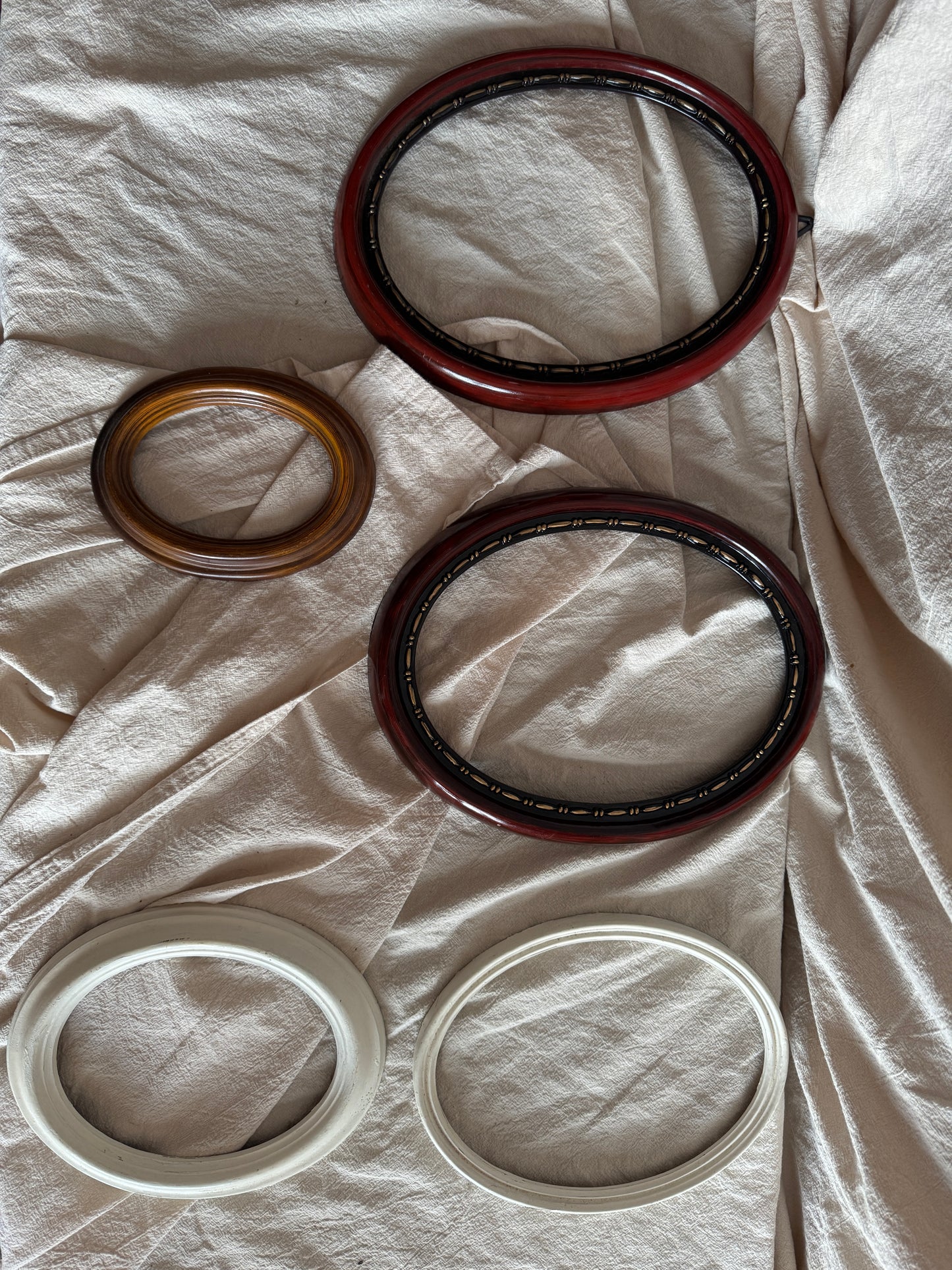 Vintage 1970s Resin Oval Frames Set (5 Pieces) – Mixed Sizes, Burgundy & White