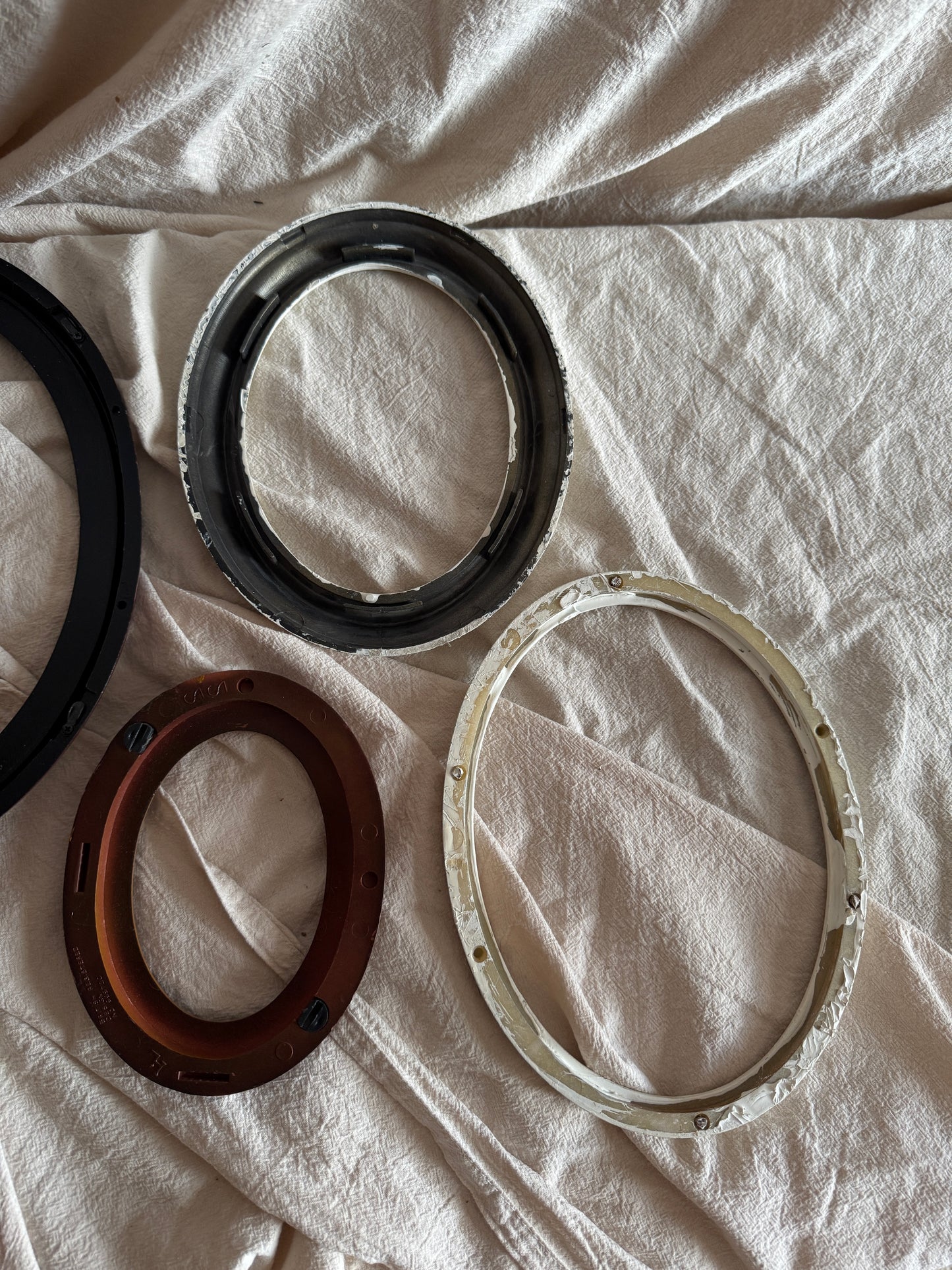 Vintage 1970s Resin Oval Frames Set (5 Pieces) – Mixed Sizes, Burgundy & White