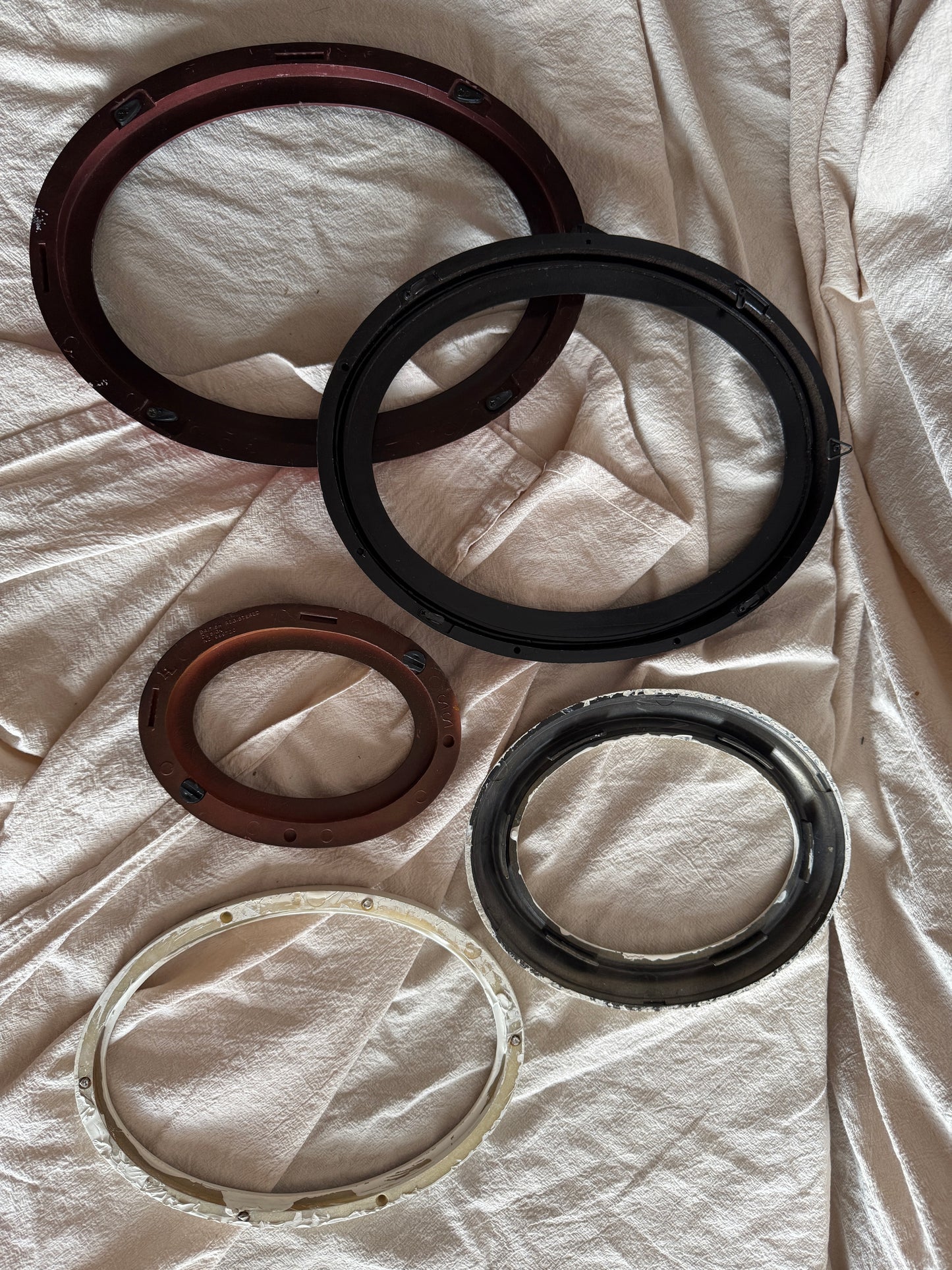 Vintage 1970s Resin Oval Frames Set (5 Pieces) – Mixed Sizes, Burgundy & White