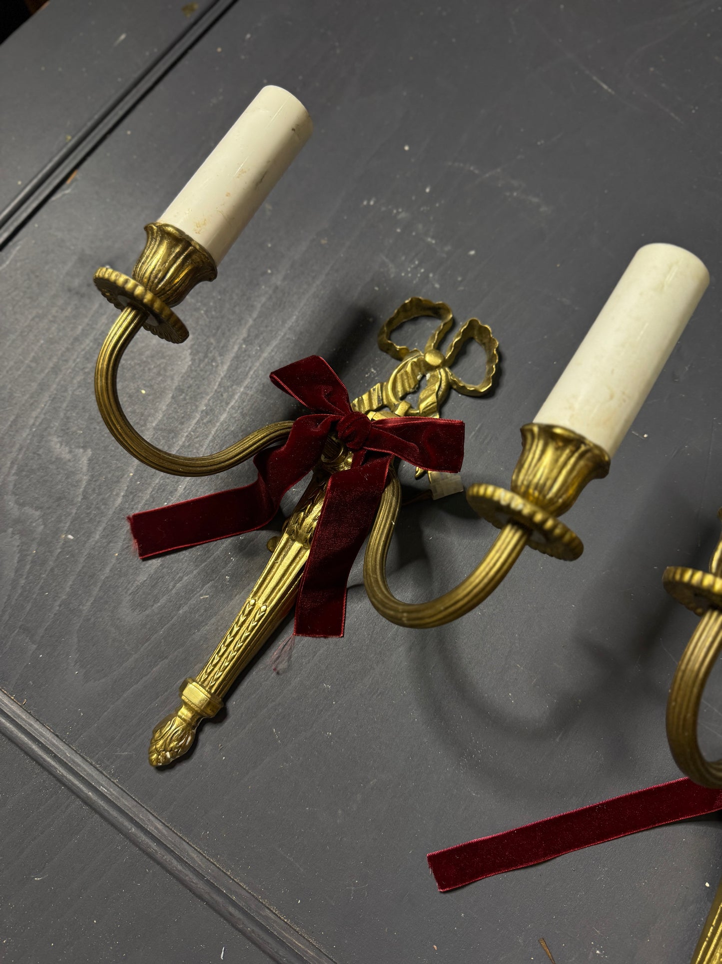 Early 20th Century Louis XVI–Style Brass Two-Arm Wall Light with Ribbon Detail