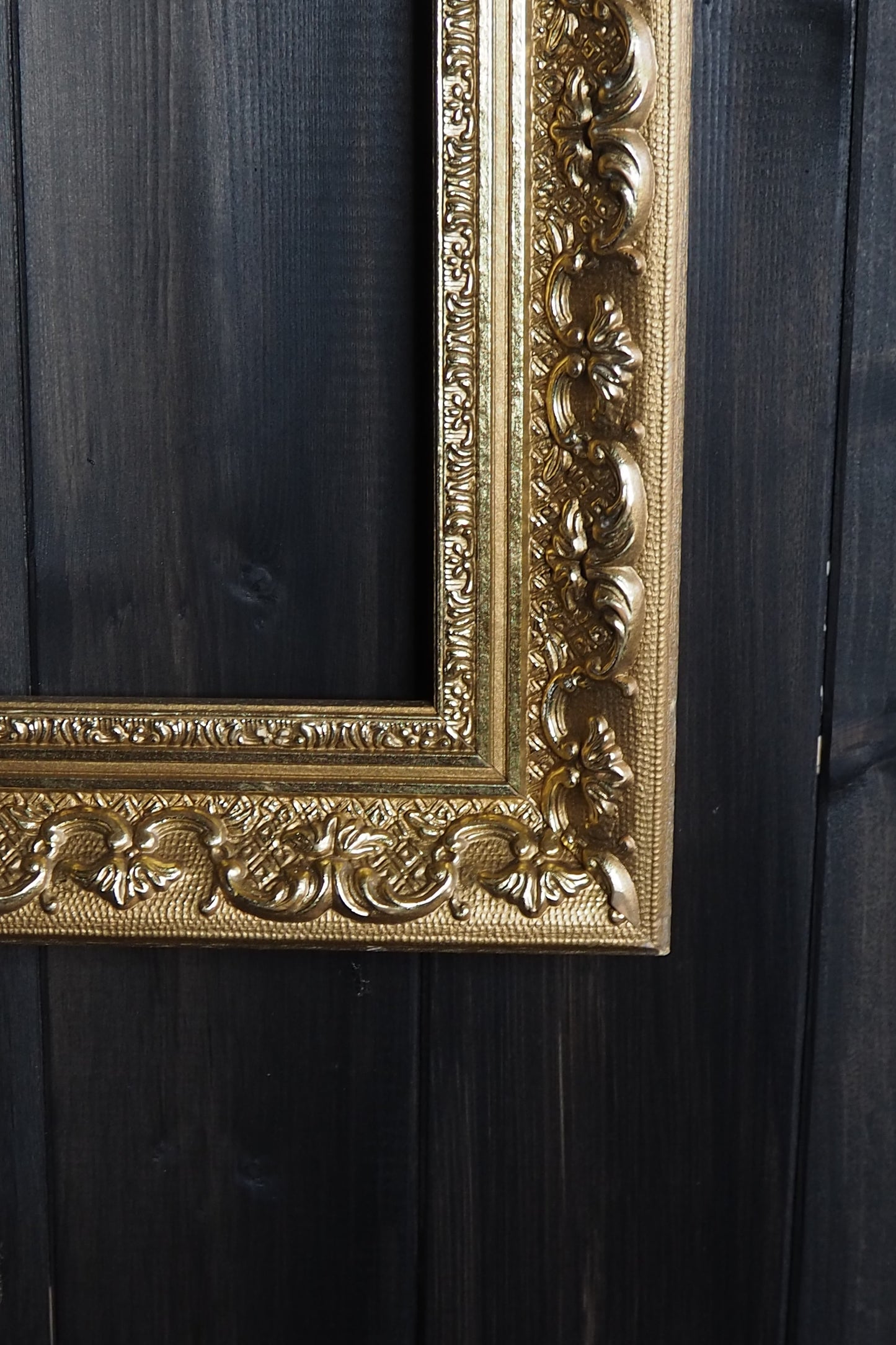 The Castoria – Heavy Detailed Gold Ornate Large Frame