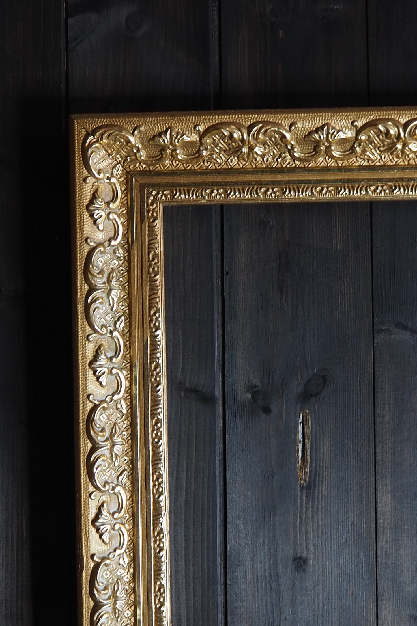 The Castoria – Heavy Detailed Gold Ornate Large Frame