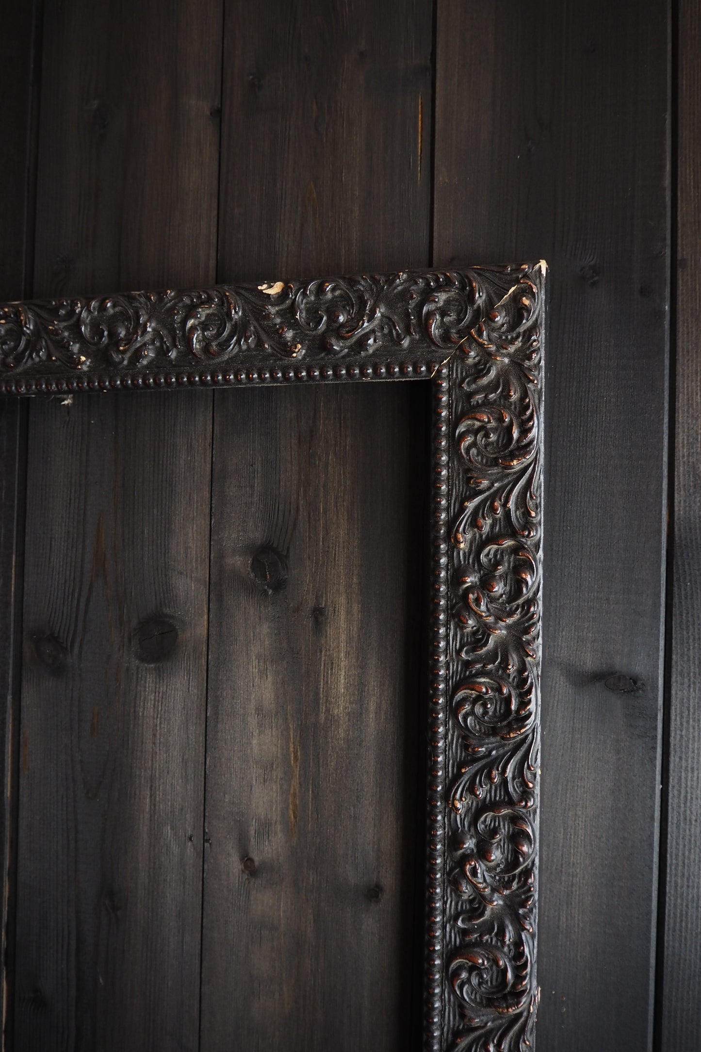 The Belgravia - Rustic Black Ornate Frame with Gilt Detail