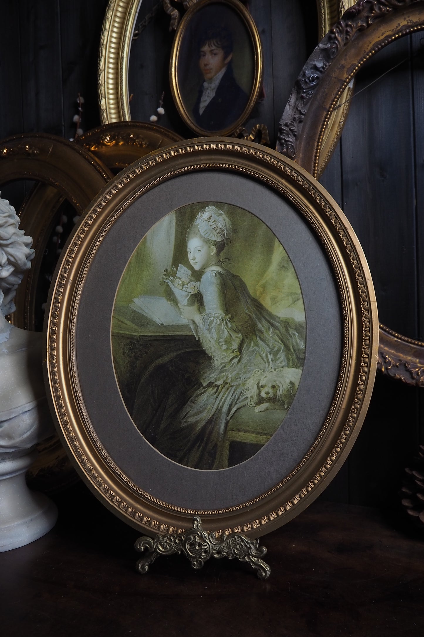 Elegant Victorian Wall Print Art in Large Oval Gold Gilt Frame