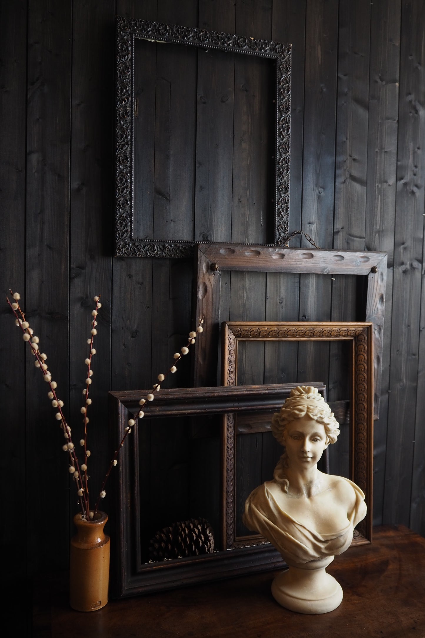 The Belgravia - Rustic Black Ornate Frame with Gilt Detail