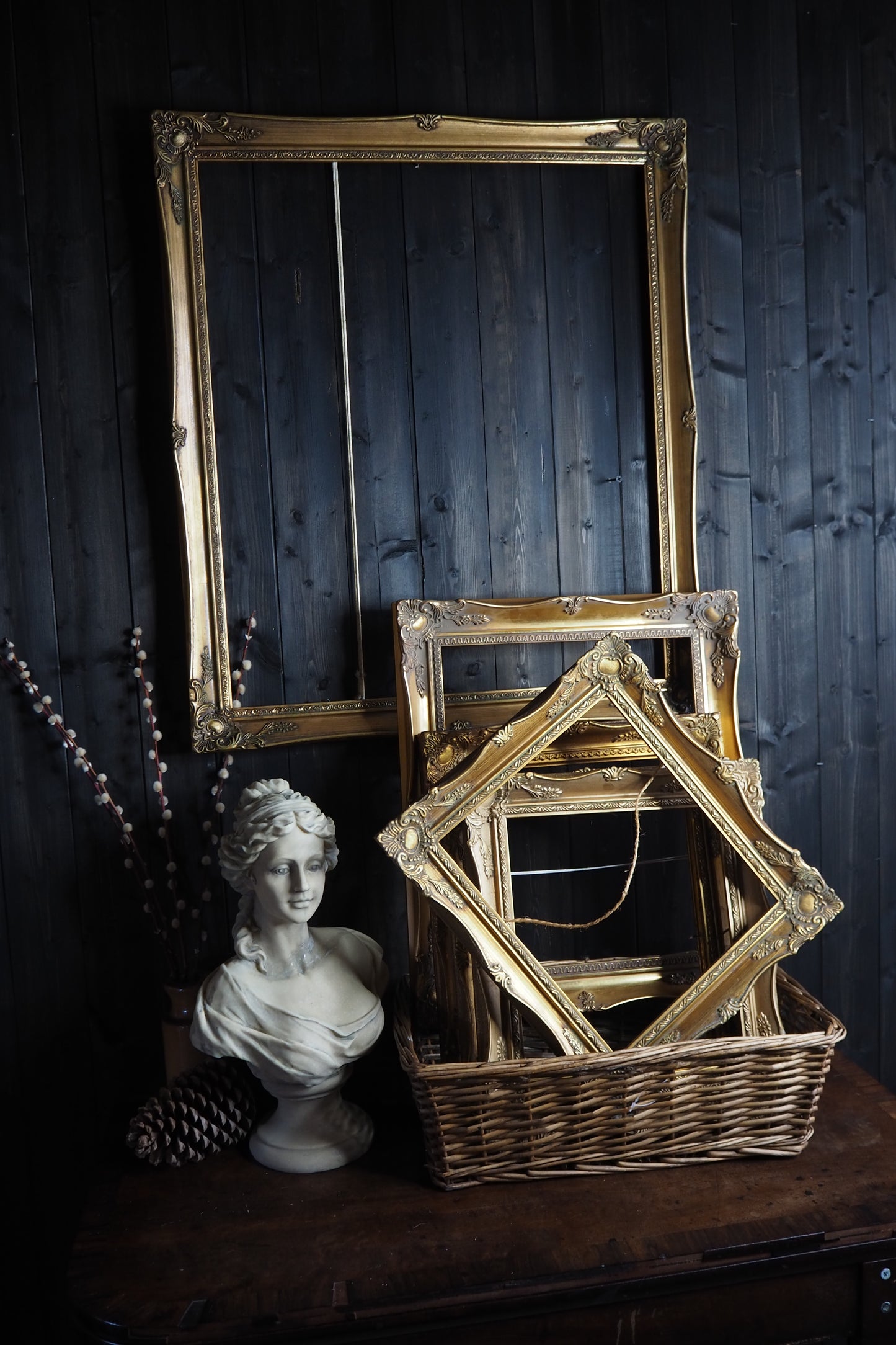 The Sorélle – Vintage Gold Louis Style Ornate Frame XL Collection