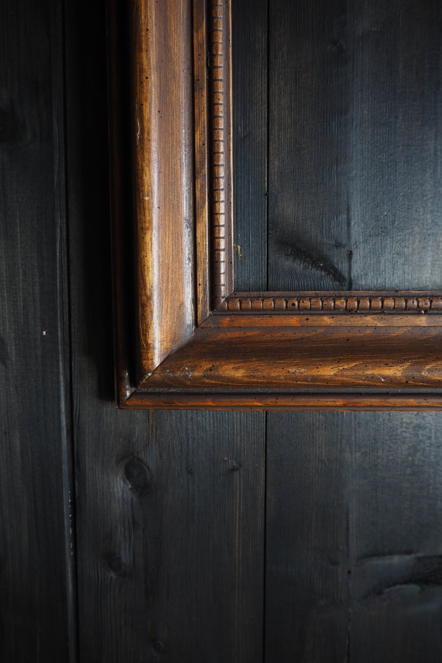 The Estoria – Stained Wooden Rustic Frame