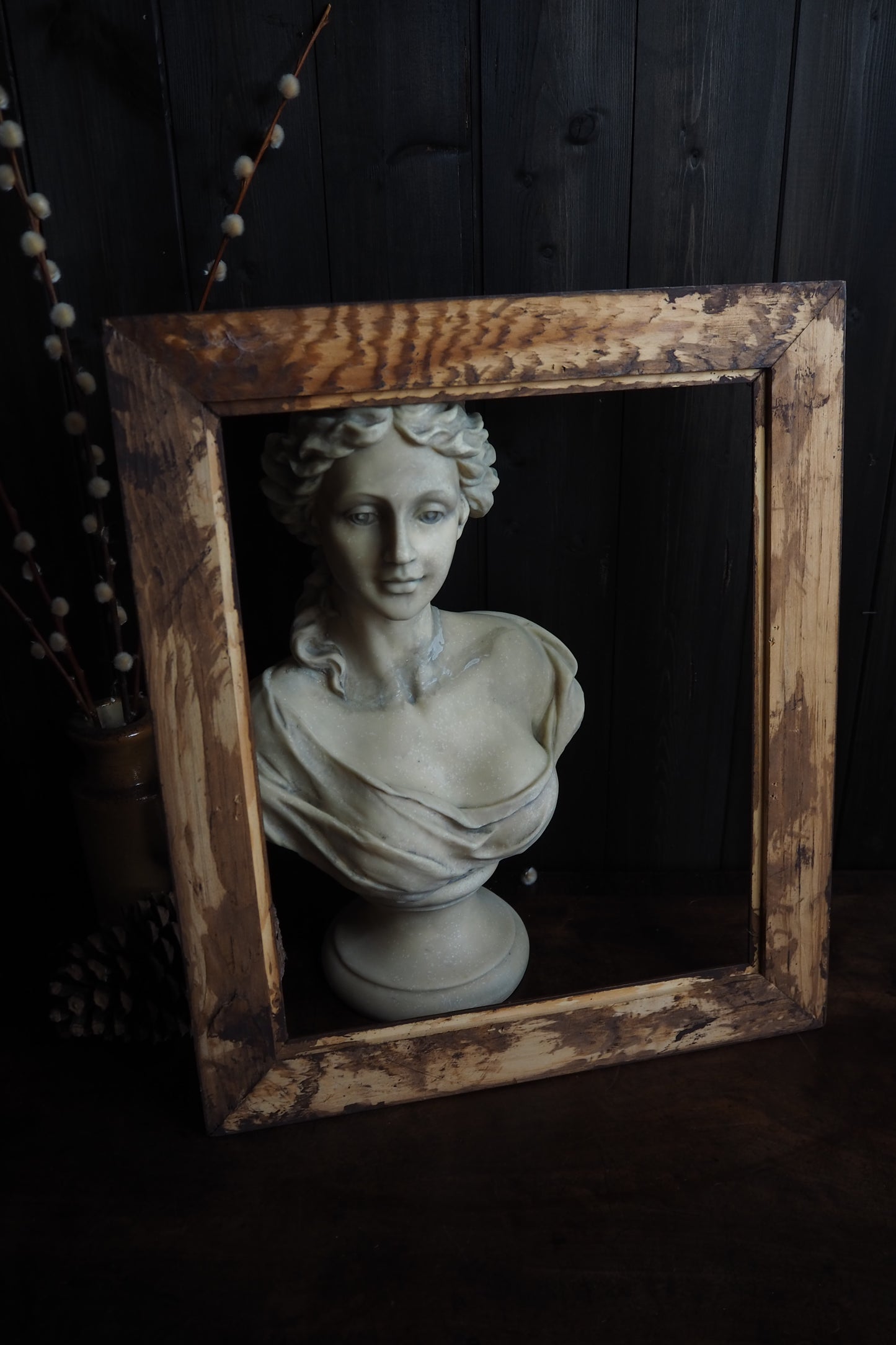 The Estoria – Stained Wooden Rustic Frame