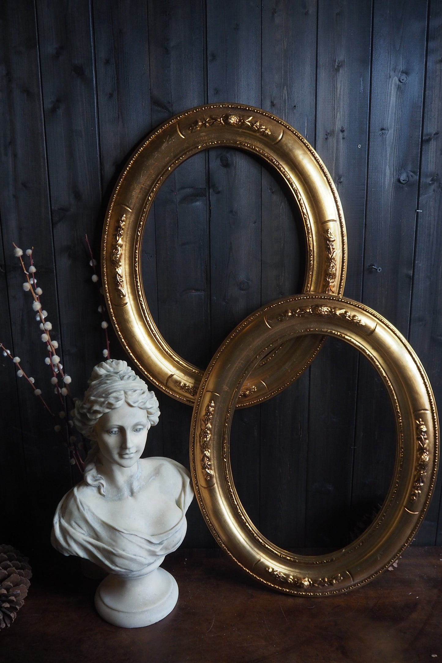 The Hollywood - Vintage 1970s Ornate Resin Gold Lightweight Frame Pair