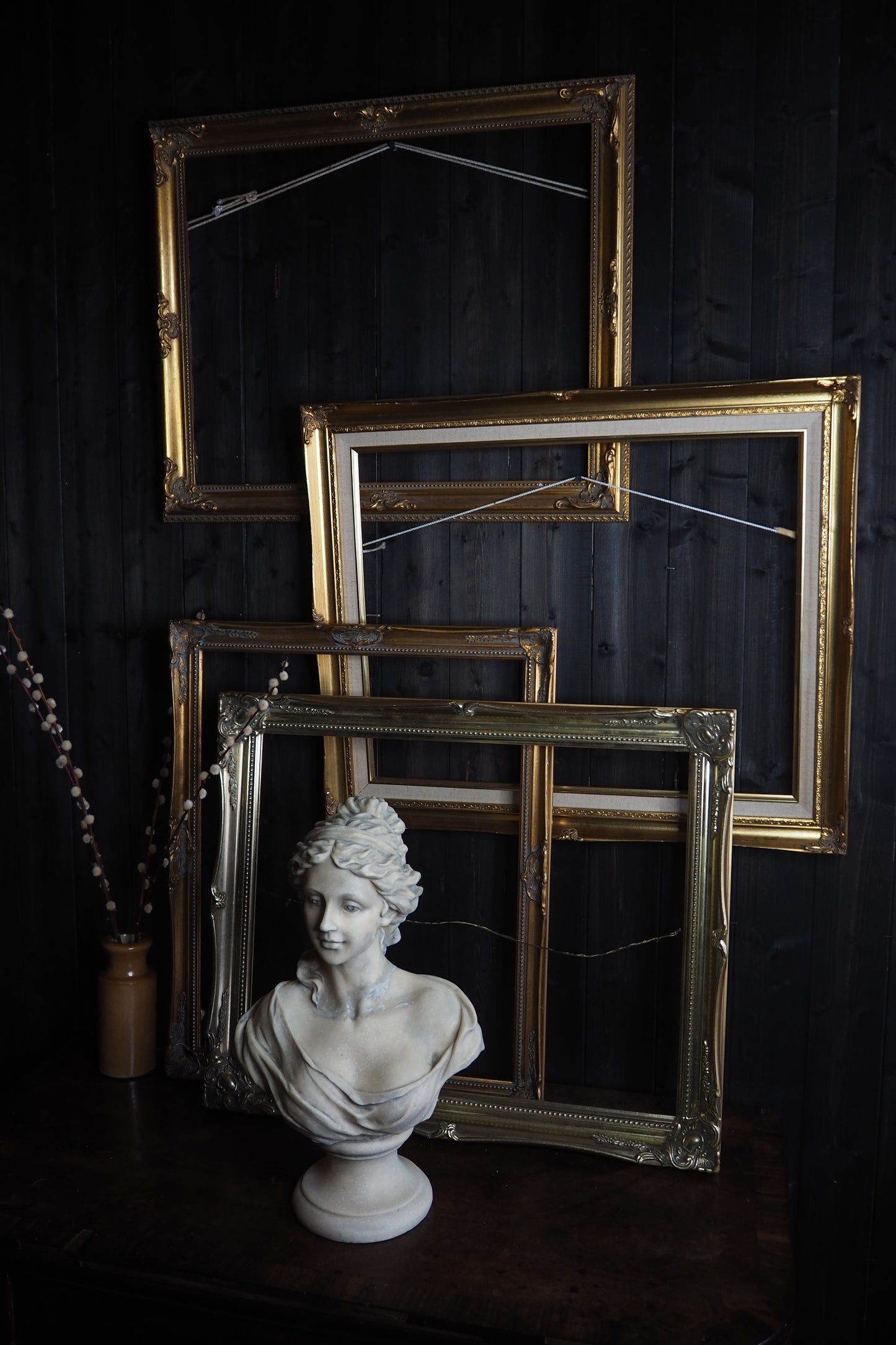 The Chambord – Vintage Gold Ornate Medium Frame Collection