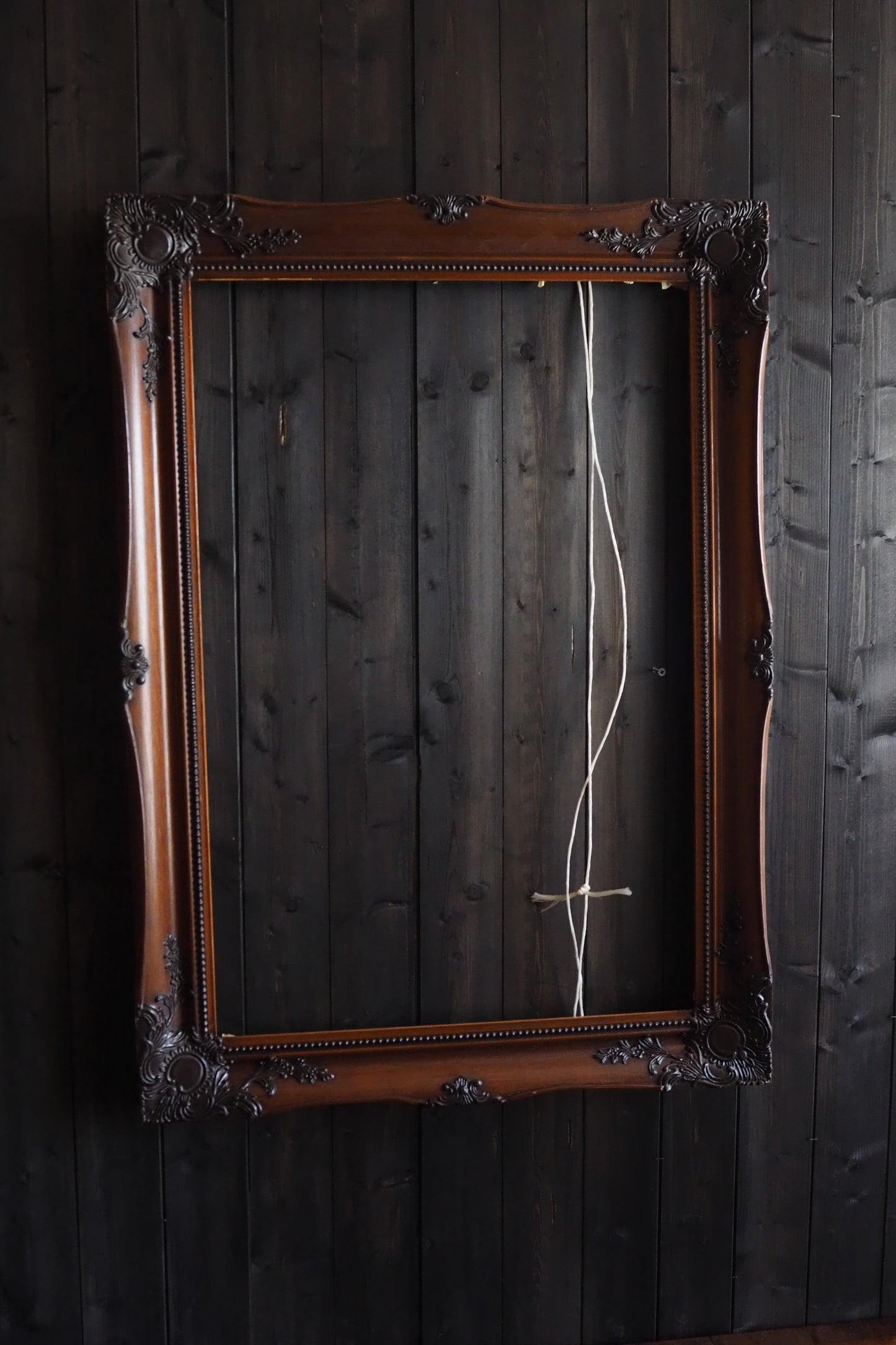 The Montclair – Vintage Ornate Louis Style Wooden Frame