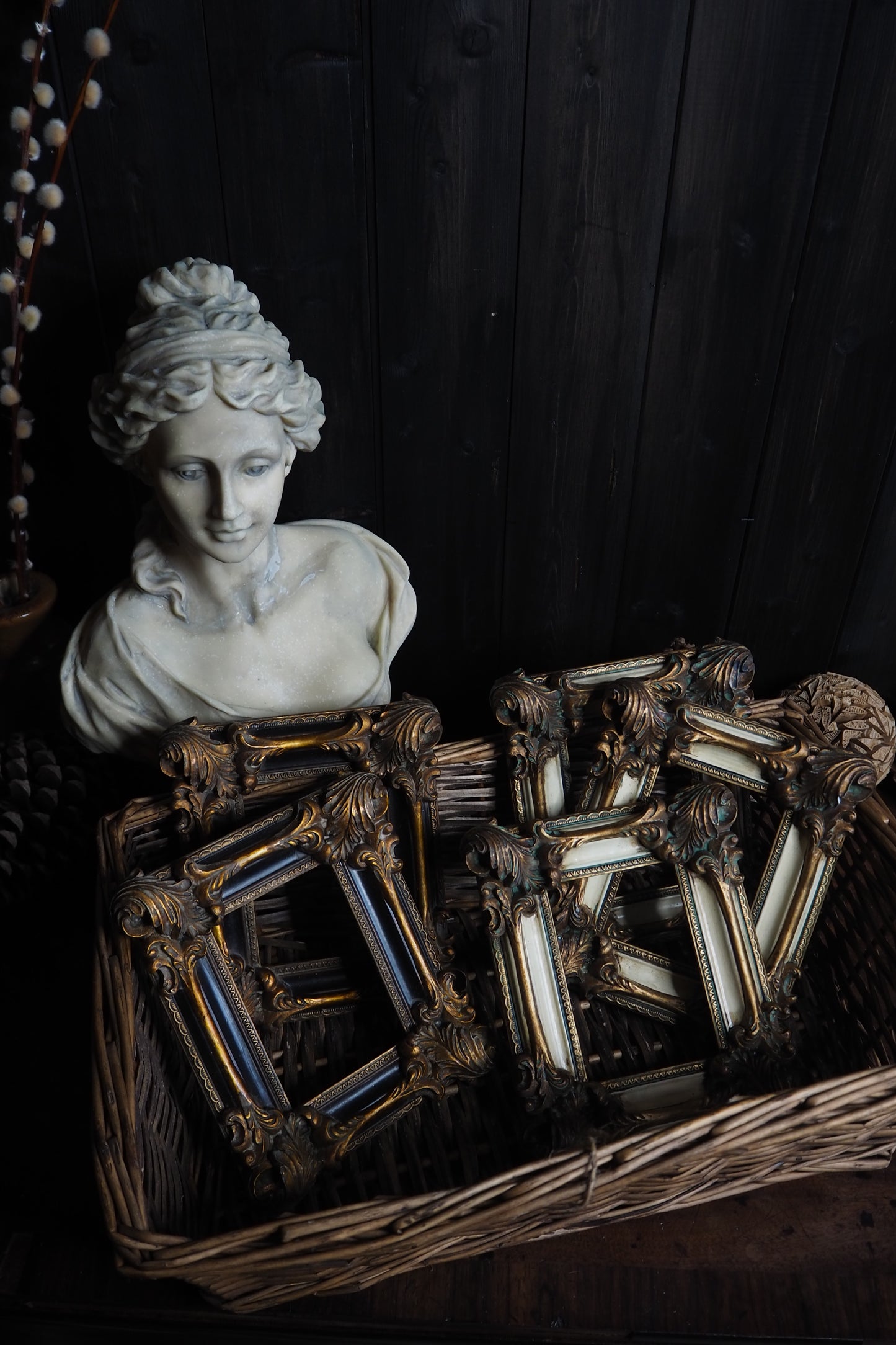 The D'Aubigny – Vintage Heavy Resin Baroque Picture Frames | Ornate Gold ,Black & White