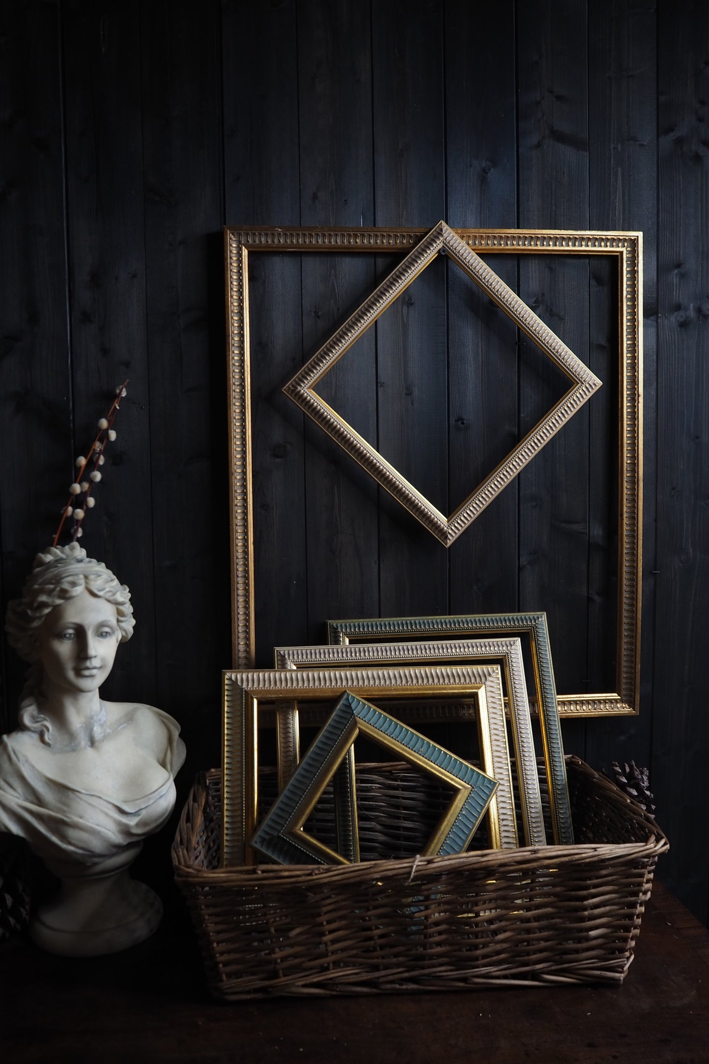 The Accent - Ridged Edge Blue & Gold Lightweight Frame