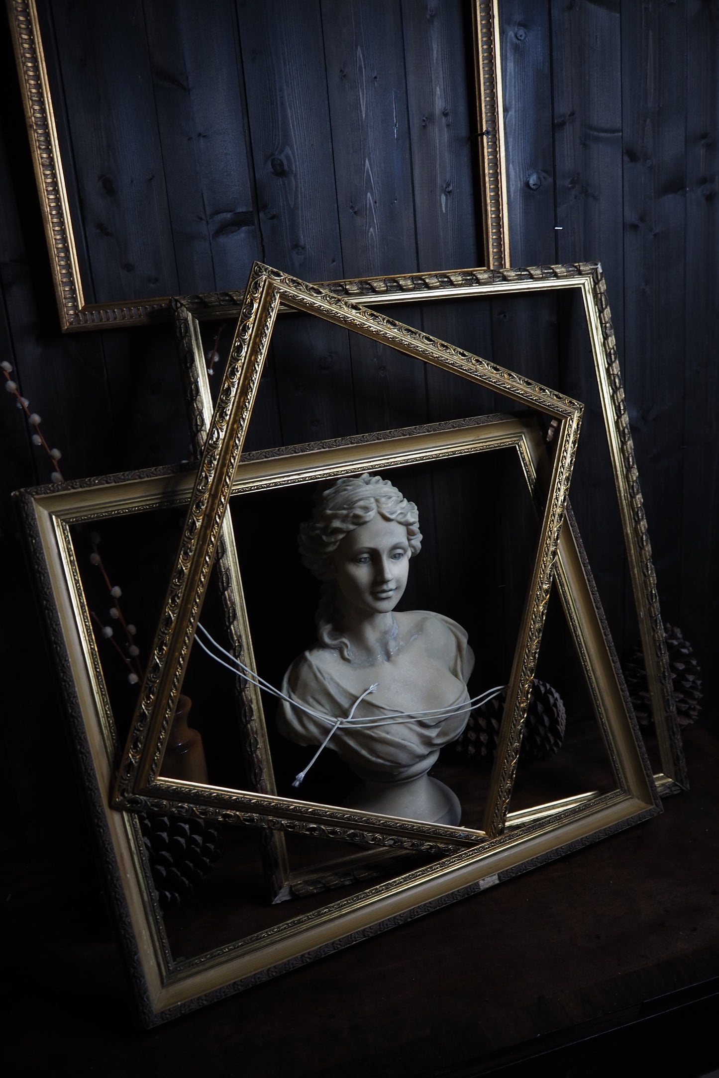 The Antibes - Gold Gilt Frame with Simple Thick Edge