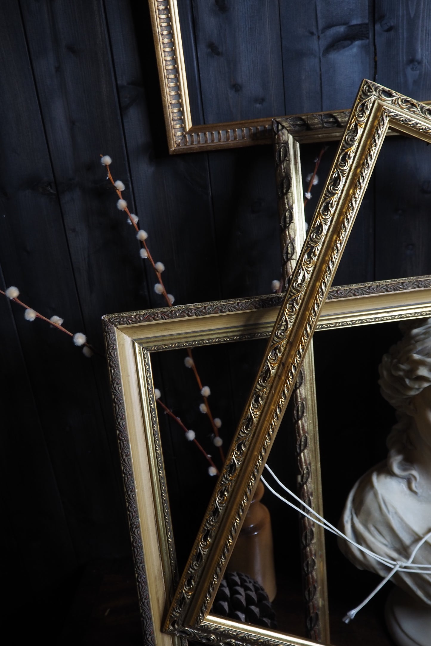 The Antibes - Gold Gilt Frame with Simple Thick Edge