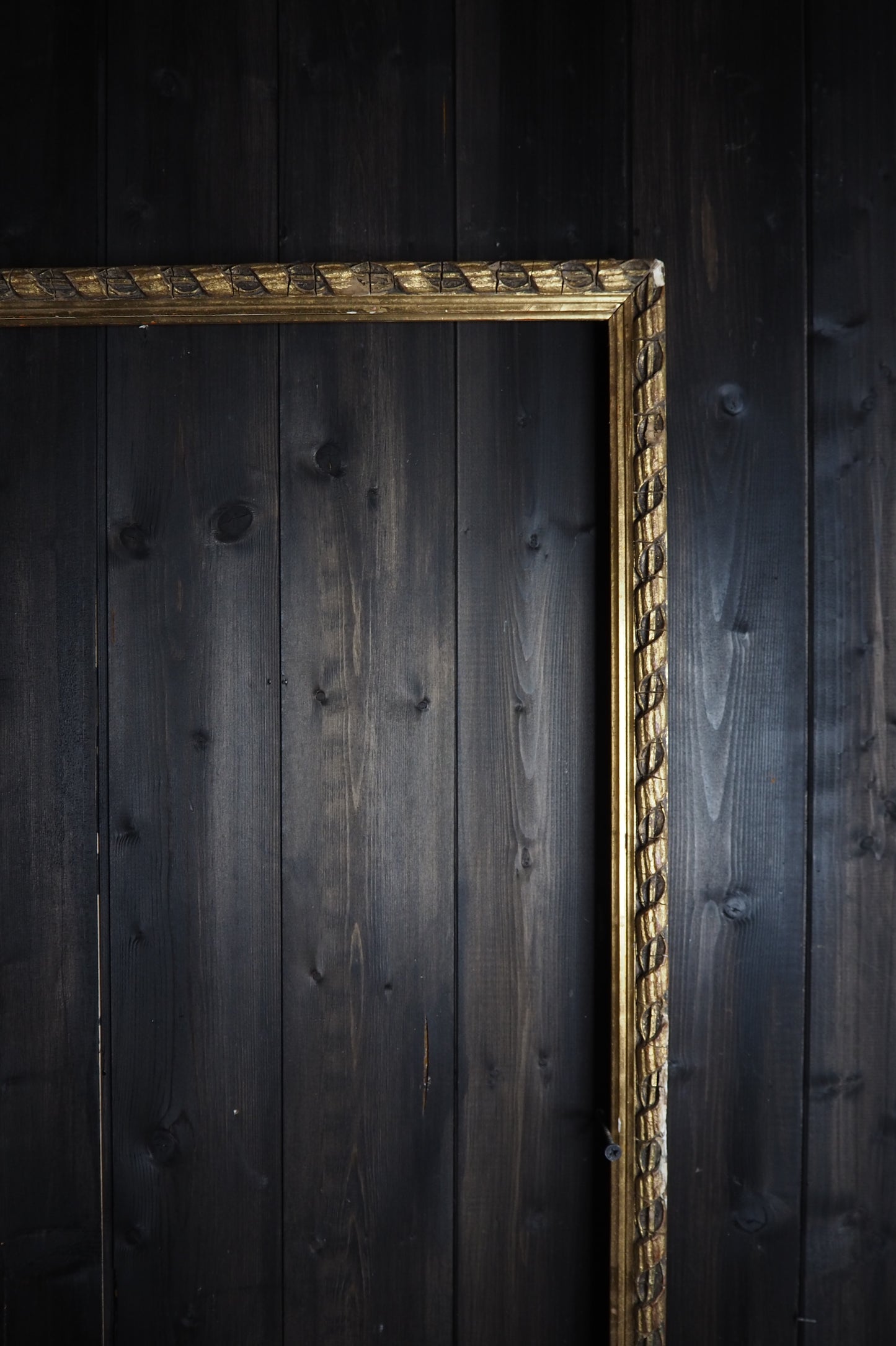 The Acanthus - Gold Parcel Gilt Medium Slim Frame