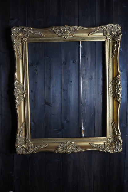 The Czech Royalty - Vintage Gold Chippendale Frame Collection B