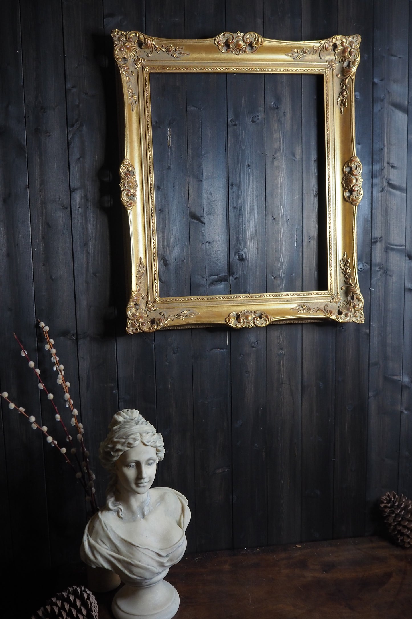 The Czech Royalty - Vintage Gold Chippendale Frame Collection C