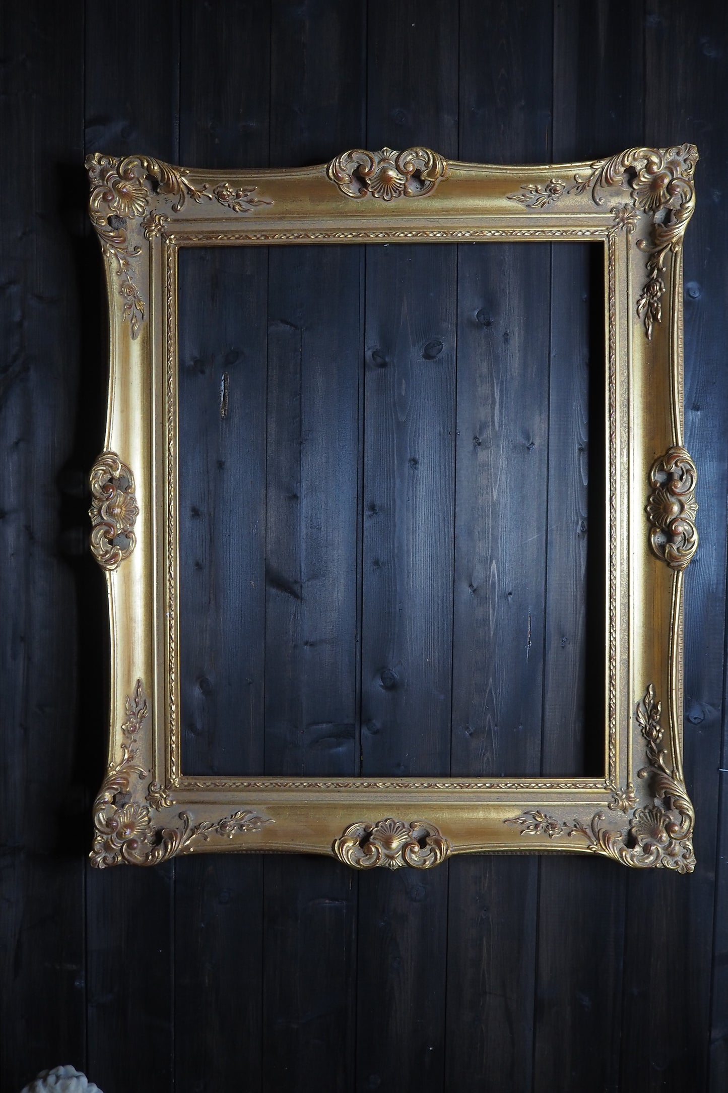 The Czech Royalty - Vintage Gold Chippendale Frame Collection C