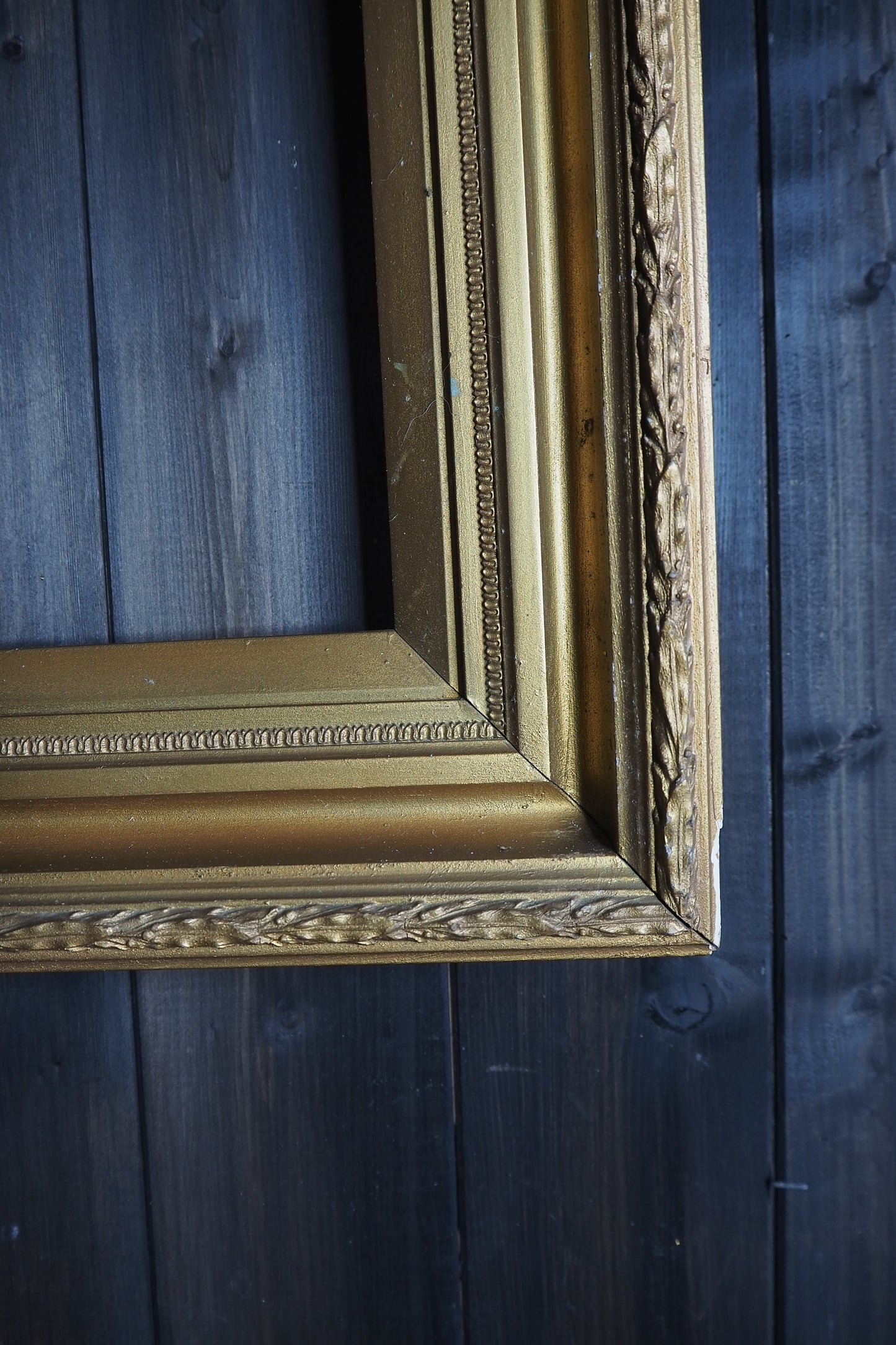 The Véronne – Early 20th Century Gold Gilt Frame Pair