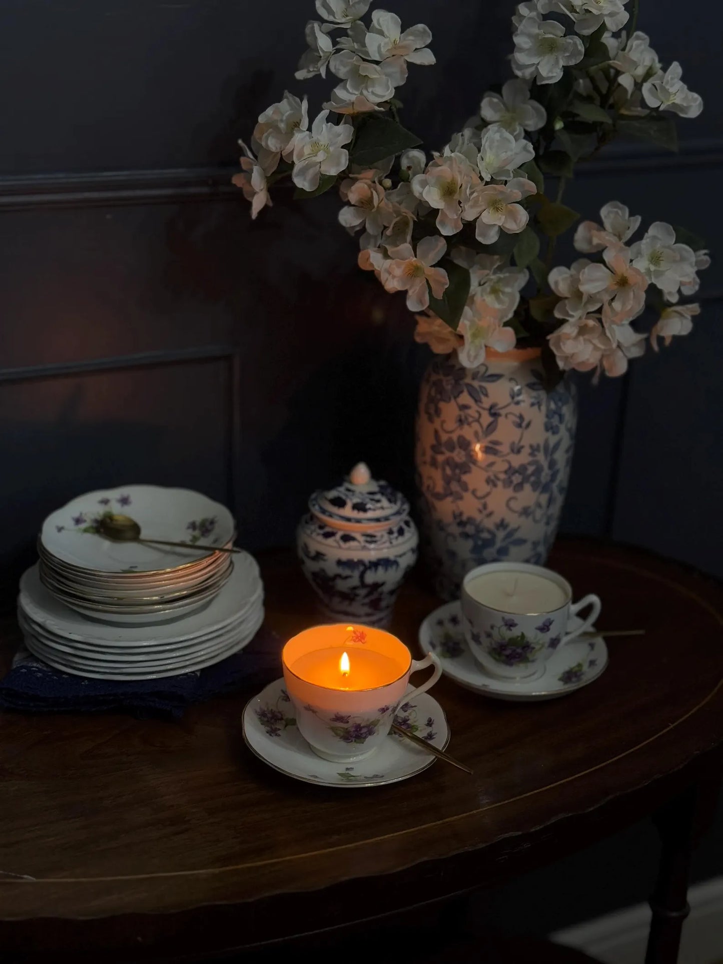 Bridgerton-Inspired Vintage Teacup Candle – Elegant & Reusable