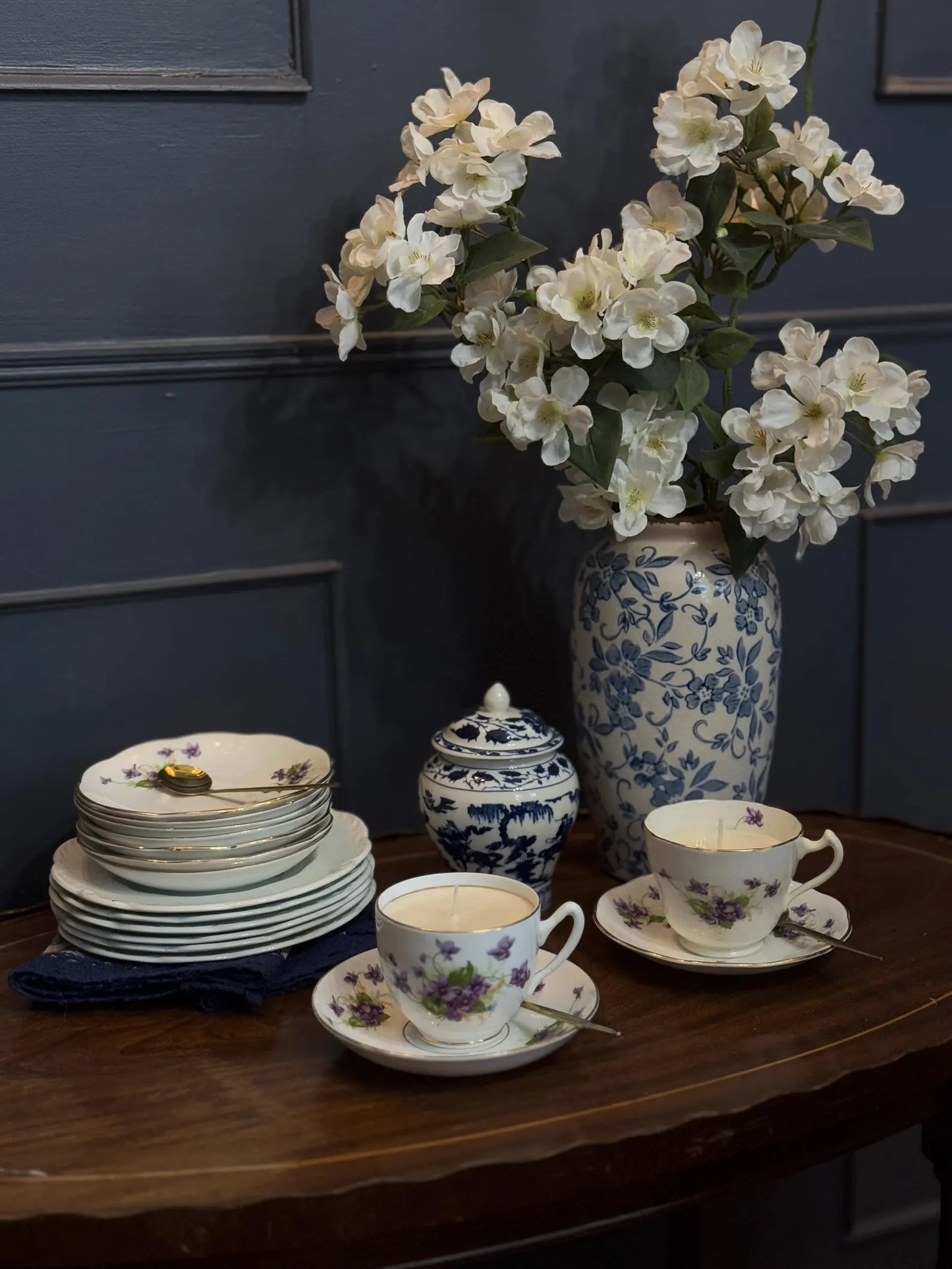 Bridgerton-Inspired Vintage Teacup Candle – Elegant & Reusable