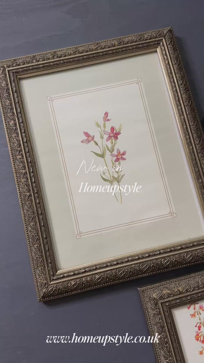 Cottage Blooms – Vintage-Inspired Floral Frame Gallery